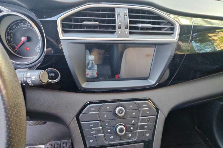 Used MG GS 2016 1.5TGI TST Luxury Edition Audio And AC Panel