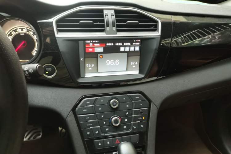 Used MG GS 2016 2.0TGI TST Four-Wheel Drive Flagship Edition Audio And AC Panel