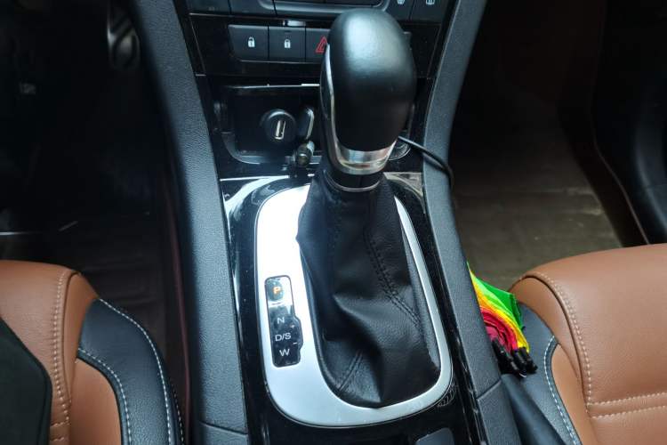 Used MG GS 2016 2.0TGI TST Four-Wheel Drive Flagship Edition Gear Lever