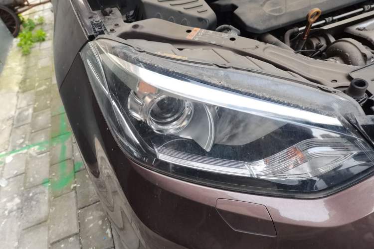 Used MG GS 2016 2.0TGI TST Four-Wheel Drive Flagship Edition Right Front Headlight