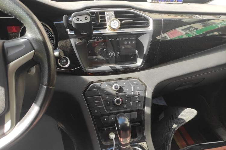 Used MG GS 2016 1.5TGI TST Luxury Edition Audio And AC Panel