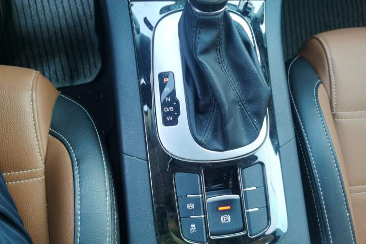 Used MG GS 2016 1.5TGI TST Luxury Edition Gear Lever