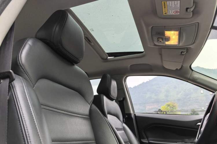Used MG GS 2016 1.5TGI TST Luxury Edition Headliner