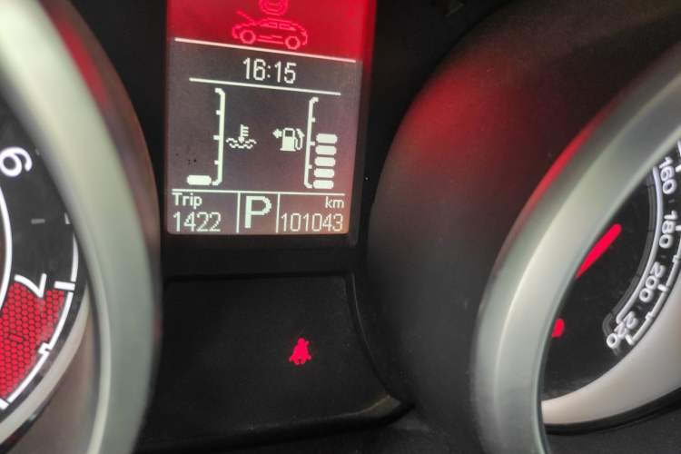 Used MG GS 2016 1.5TGI TST Luxury Edition Odometer Close Up