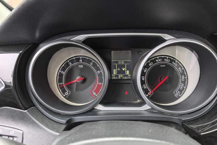 Used MG GS 2016 1.5TGI TST Luxury Edition Odometer Close Up