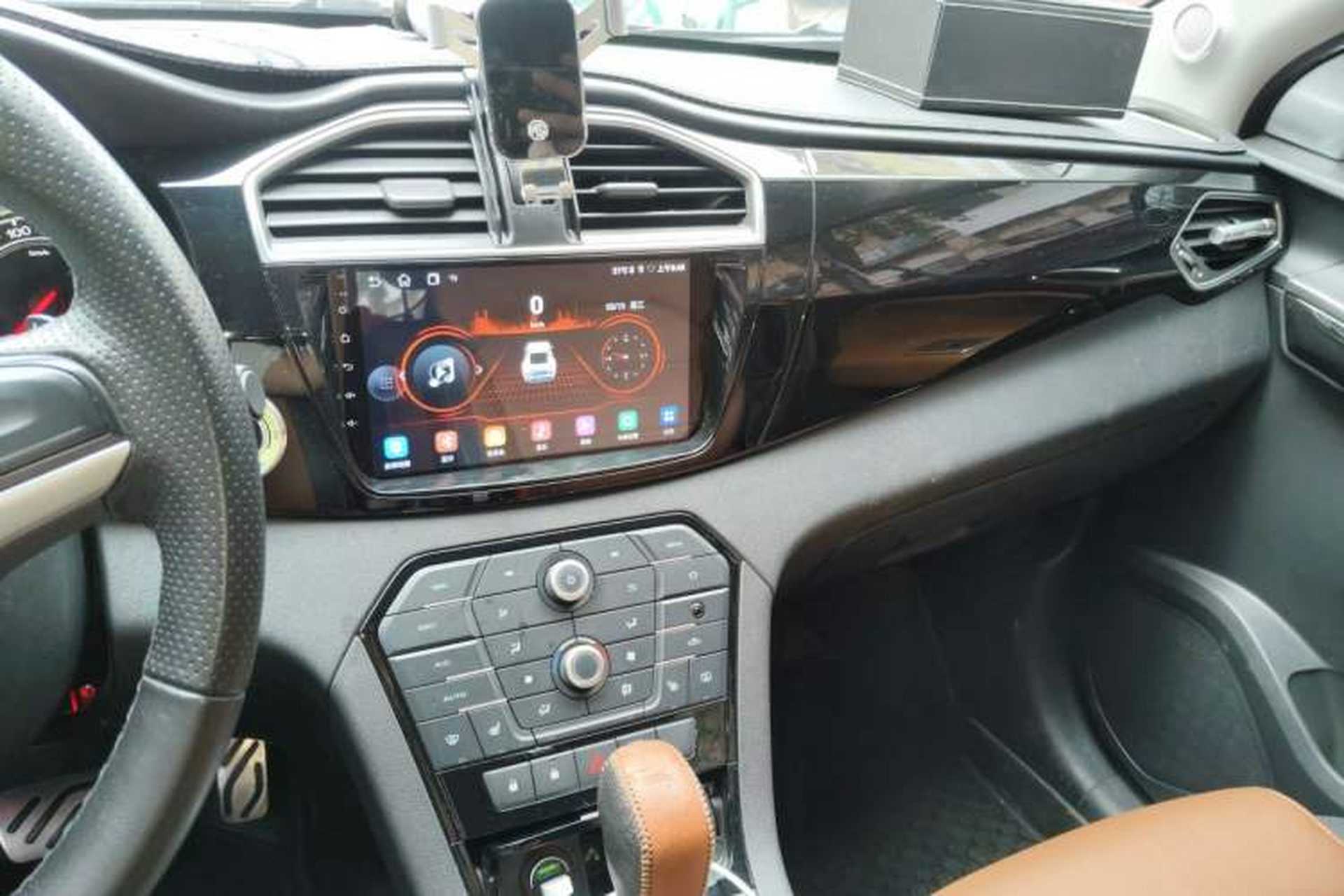 Used MG GS 2016 2.0TGI TST Four-Wheel Drive Flagship Edition Audio And AC Panel