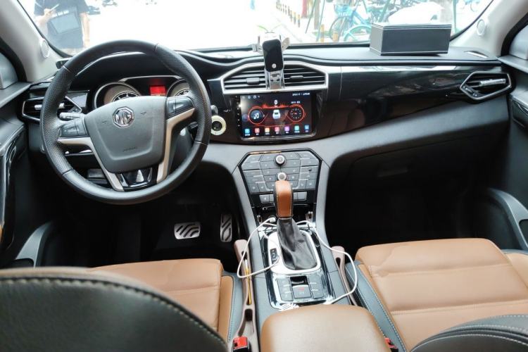 Used MG GS 2016 2.0TGI TST Four-Wheel Drive Flagship Edition Center Console