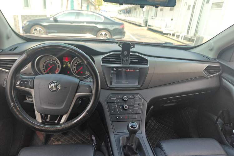 Used MG GS 2016 1.5TGI Manual Value Edition Center Console