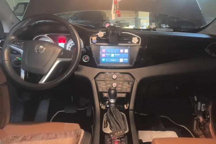 Used MG GS 2016 1.5TGI TST Luxury Edition Center Console