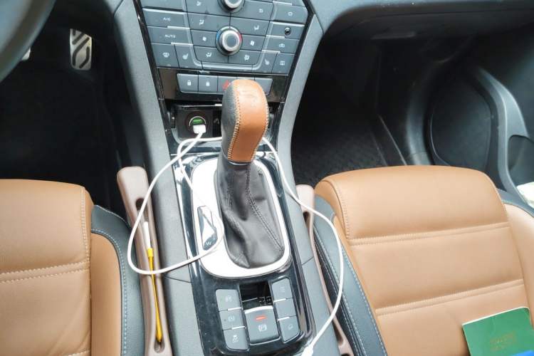 Used MG GS 2016 2.0TGI TST Four-Wheel Drive Flagship Edition Gear Lever