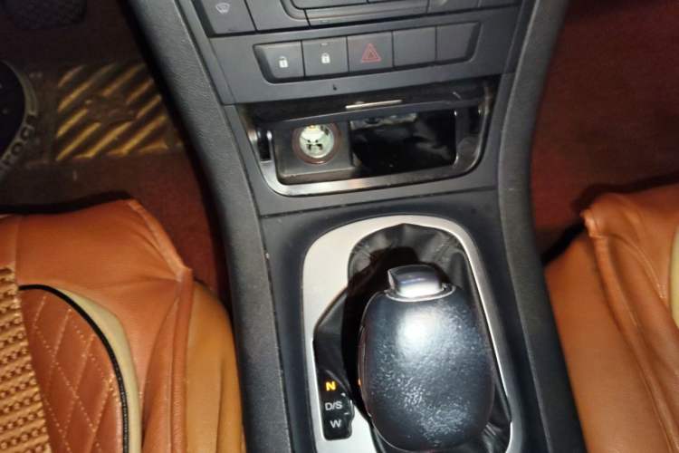 Used MG GS 2016 1.5TGI TST Elite Edition Gear Lever