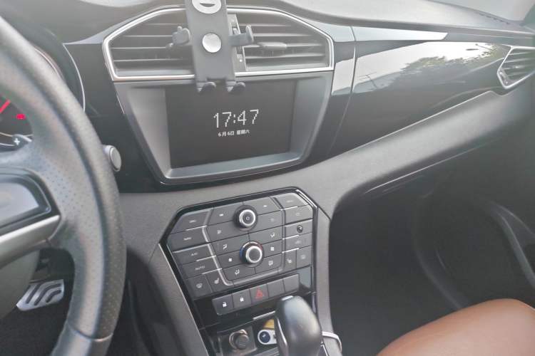 Used MG GS 2016 2.0TGI TST Four-Wheel Drive Flagship Edition Audio And AC Panel