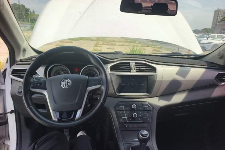 Used MG GS 2016 1.5TGI Manual Value Edition Center Console