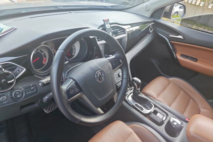 Used MG GS 2016 2.0TGI TST Four-Wheel Drive Flagship Edition Center Console