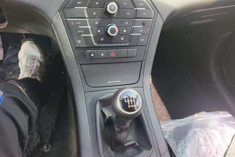 Used MG GS 2016 1.5TGI Manual Value Edition Gear Lever