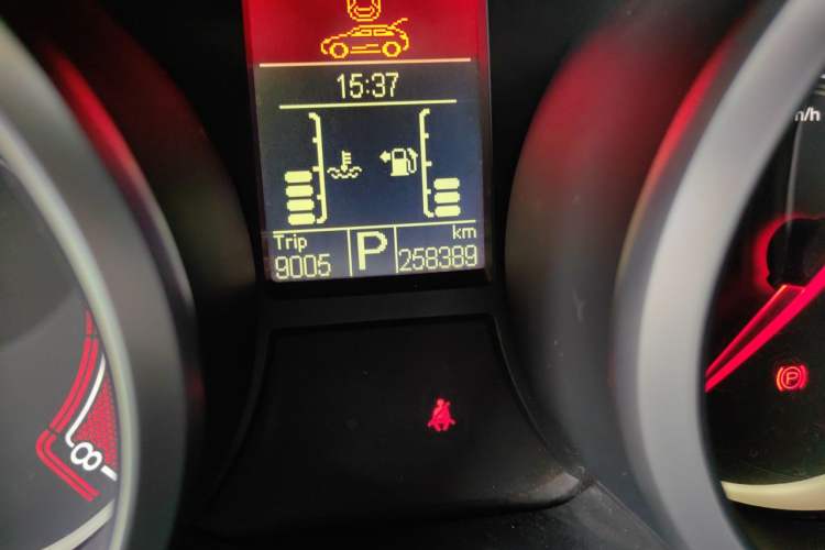 Used MG GS 2016 1.5TGI TST Elite Edition Odometer Close Up