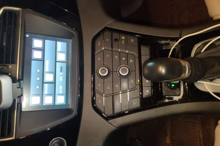 Used MG GS 2016 1.5TGI TST Luxury Edition Audio And AC Panel
