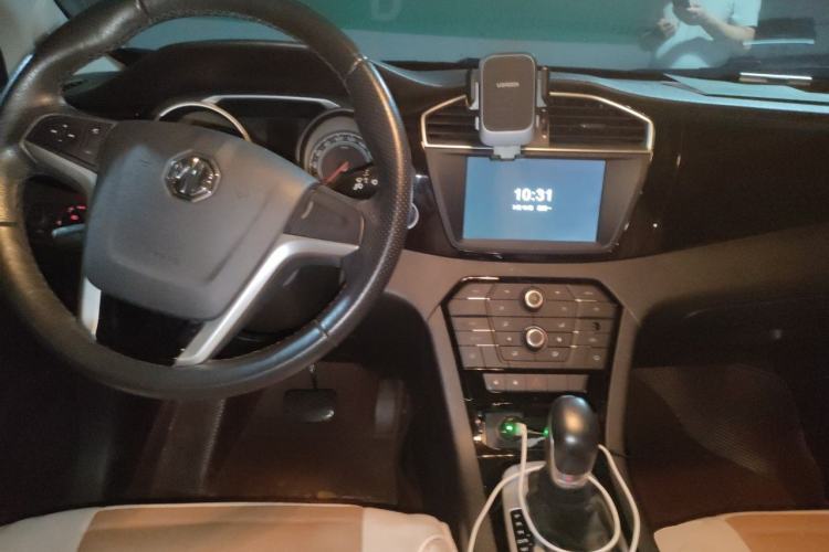 Used MG GS 2016 1.5TGI TST Luxury Edition Center Console