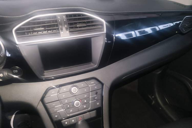 Used MG GS 2016 1.5TGI TST Luxury Edition Audio And AC Panel