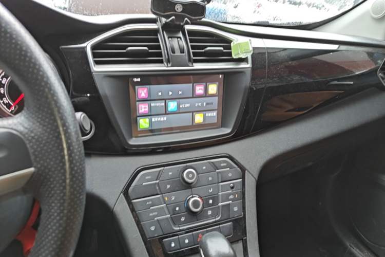 Used MG GS 2016 1.5TGI TST Luxury Edition Audio And AC Panel