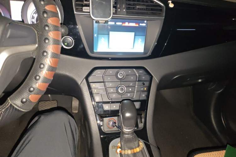 Used MG GS 2016 2.0TGI TST Luxury Edition Audio And AC Panel