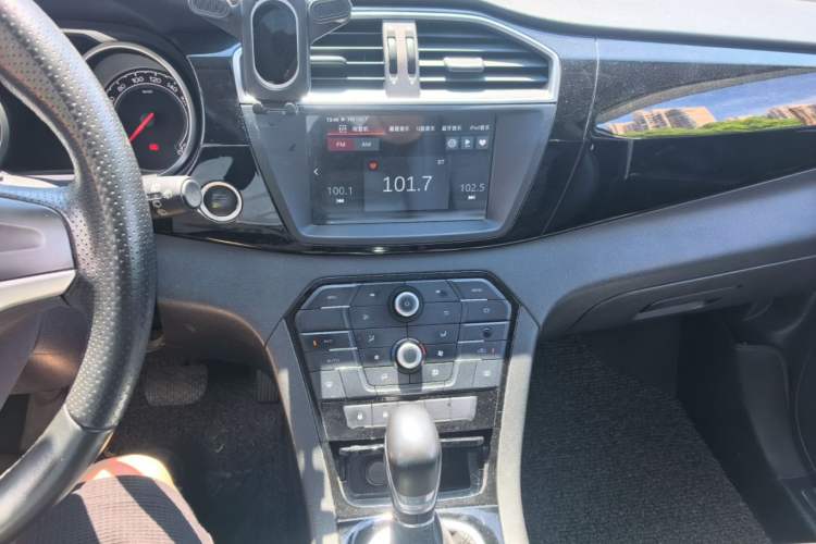 Used MG GS 2016 1.5TGI TST Luxury Edition Audio And AC Panel