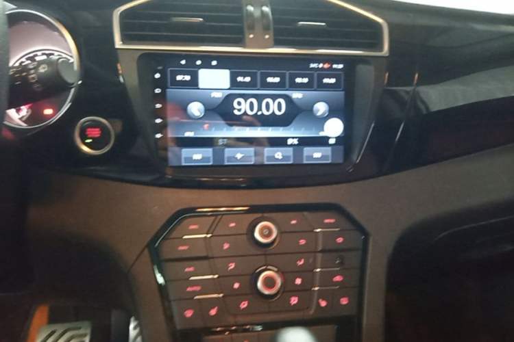 Used MG GS 2016 2.0TGI TST Four-Wheel Drive Flagship Edition Audio And AC Panel