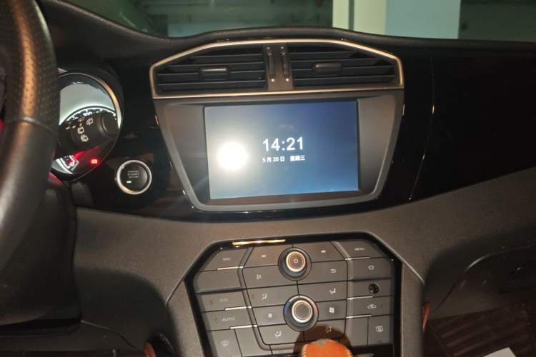 Used MG GS 2016 2.0TGI TST Luxury Edition Audio And AC Panel