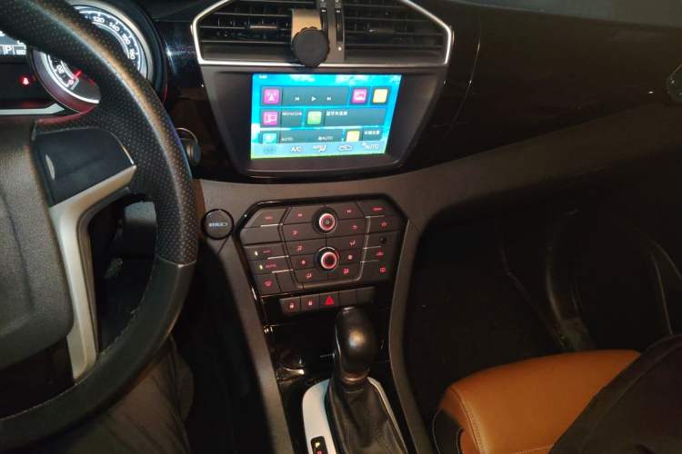 Used MG GS 2016 2.0TGI TST Luxury Edition Audio And AC Panel