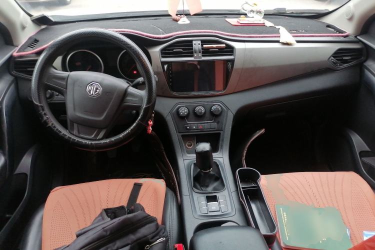 Used MG GS 2016 1.5TGI Manual Comfort Edition Center Console