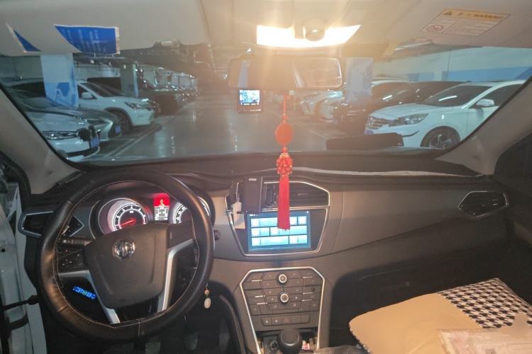 Used MG GS 2016 1.5TGI Manual Value Edition Center Console