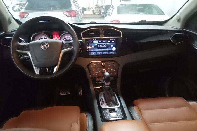 Used MG GS 2016 2.0TGI TST Four-Wheel Drive Flagship Edition Center Console