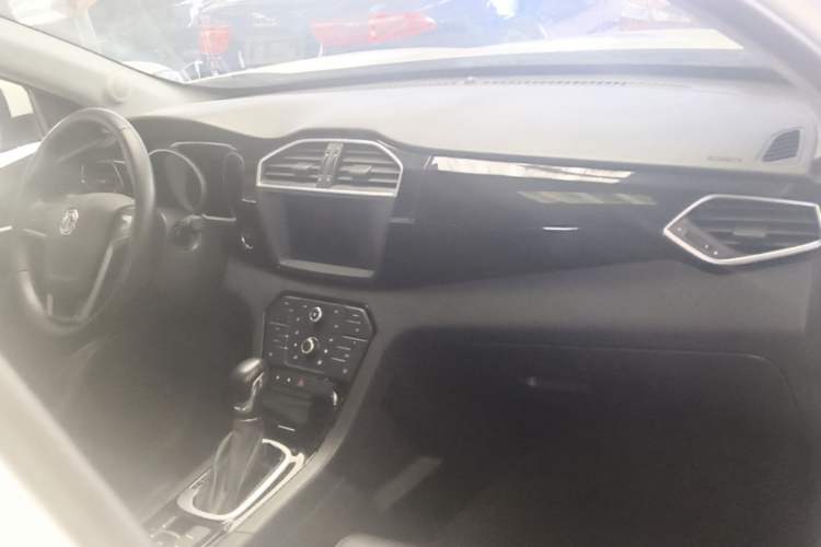 Used MG GS 2016 1.5TGI TST Luxury Edition Center Console