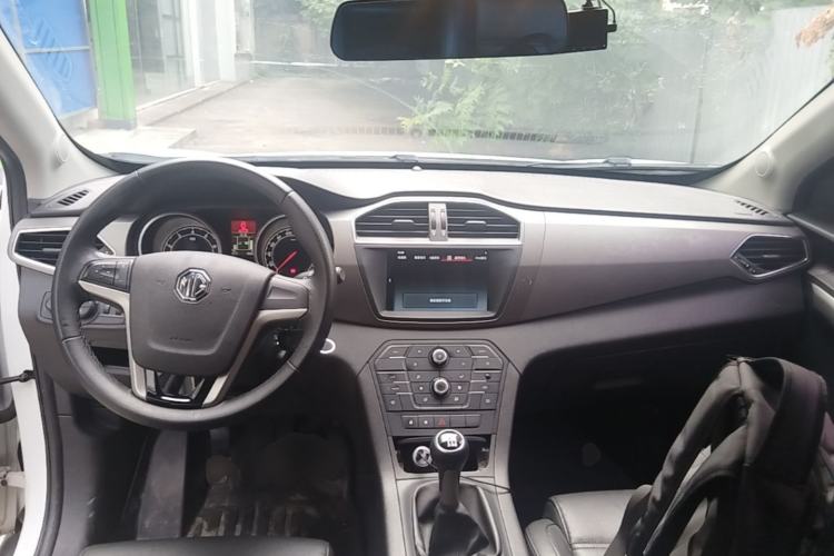 Used MG GS 2016 1.5TGI Manual Value Edition Center Console