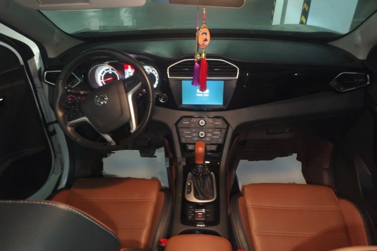 Used MG GS 2016 2.0TGI TST Luxury Edition Center Console