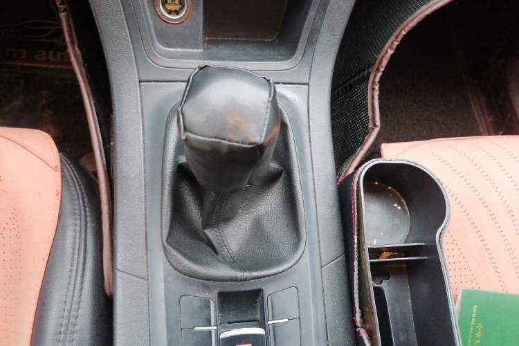 Used MG GS 2016 1.5TGI Manual Comfort Edition Gear Lever