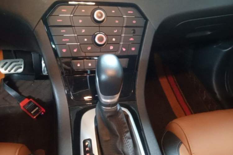 Used MG GS 2016 2.0TGI TST Four-Wheel Drive Flagship Edition Gear Lever