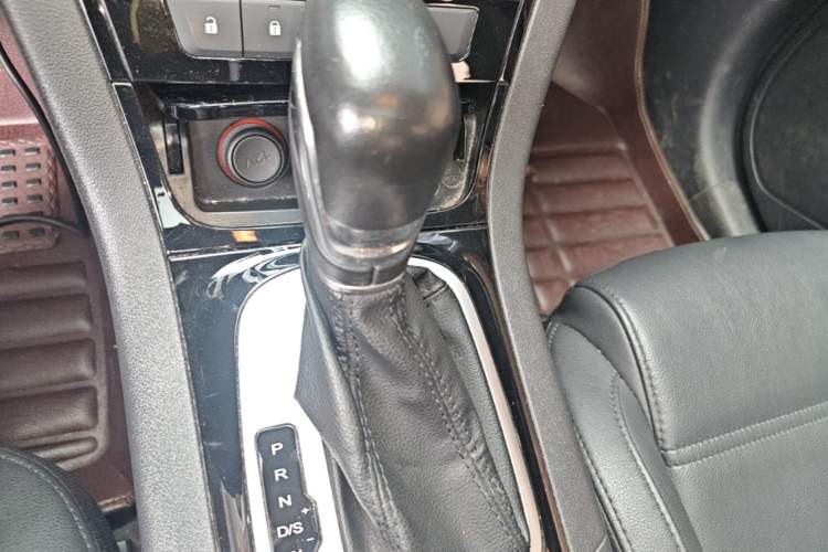 Used MG GS 2016 1.5TGI TST Luxury Edition Gear Lever