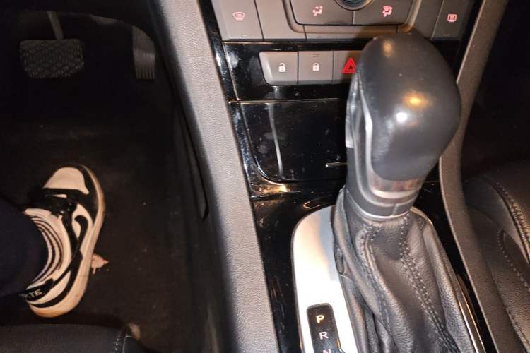 Used MG GS 2016 1.5TGI TST Luxury Edition Gear Lever