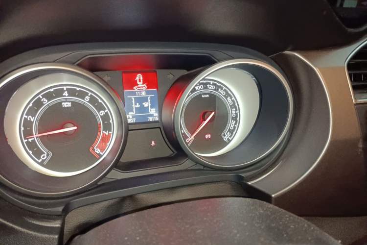 Used MG GS 2016 1.5TGI Manual Value Edition Odometer Close Up