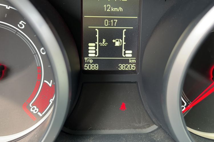Used MG GS 2016 1.5TGI Manual Value Edition Odometer Close Up