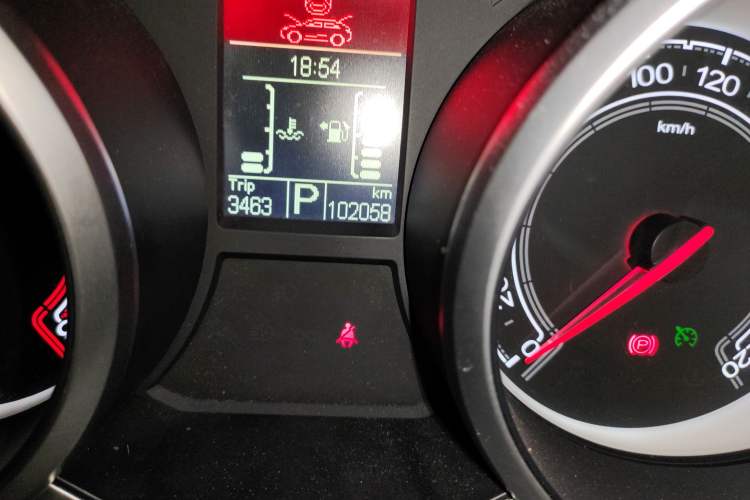 Used MG GS 2016 1.5TGI TST Luxury Edition Odometer Close Up