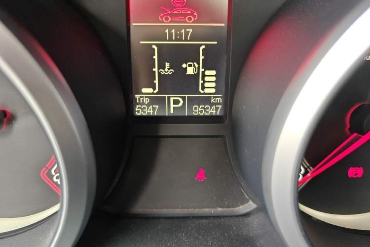 Used MG GS 2016 1.5TGI TST Elite Edition Odometer Close Up