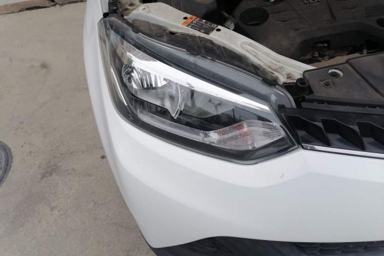 Used MG GS 2016 1.5TGI Manual Comfort Edition Right Front Headlight