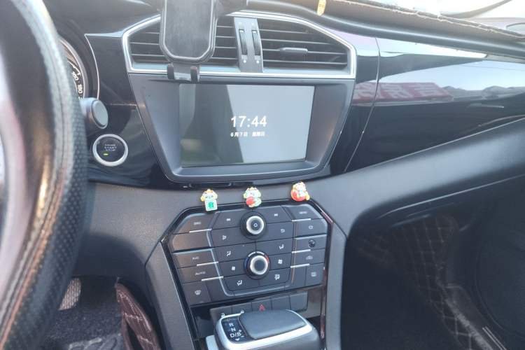 Used MG GS 2016 1.5TGI TST Luxury Edition Audio And AC Panel