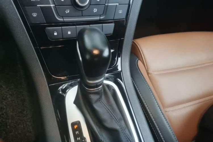 Used MG GS 2016 1.5TGI TST Luxury Edition Gear Lever