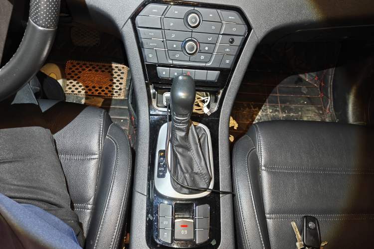 Used MG GS 2016 1.5TGI TST Luxury Edition Gear Lever
