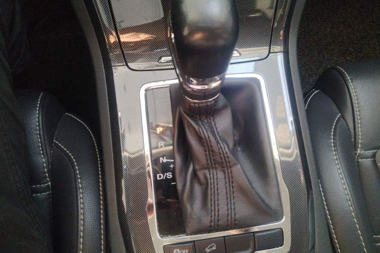 Used MG GS 2017 20T Automatic Prestige Edition Gear Lever