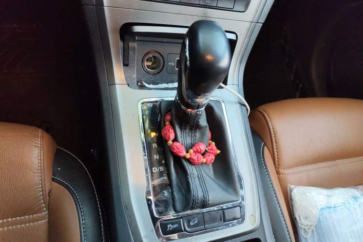 Used MG GS 2017 20T Automatic Luxury Edition Gear Lever
