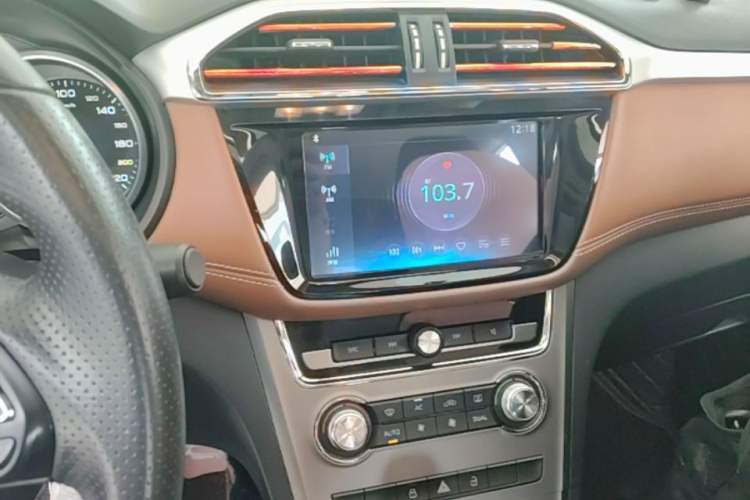 Used MG GS 2017 20T Automatic Luxury Edition Audio And AC Panel